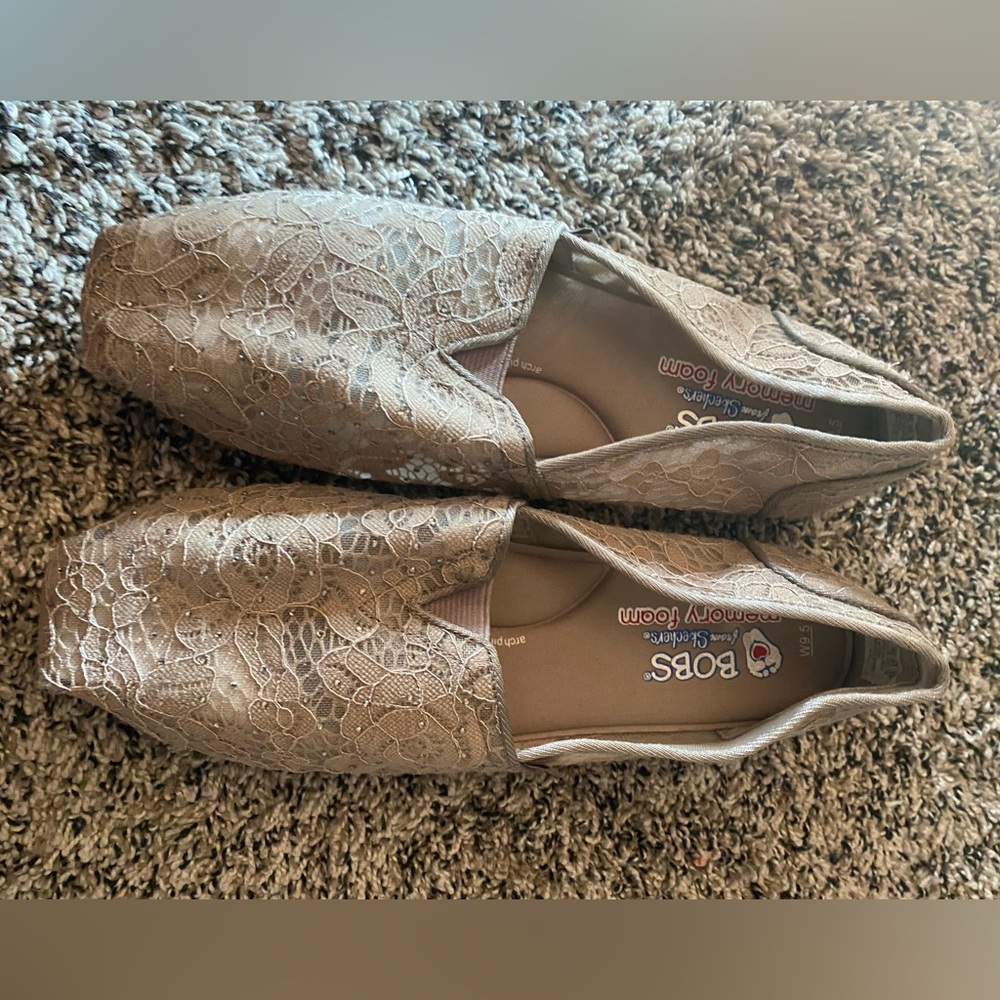 Bobs by Skechers tan lace w/ diamonds